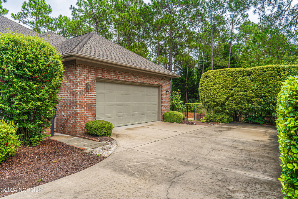 5 Augusta Dr Southern Pines, NC 28387