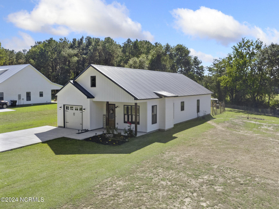 1689 Nc Hwy 111 Pink Hill, NC 28572