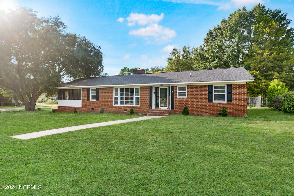 106 Mclean St Hamlet, NC 28345