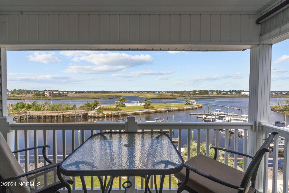 5400 Yacht Dr Oak Island, NC 28465