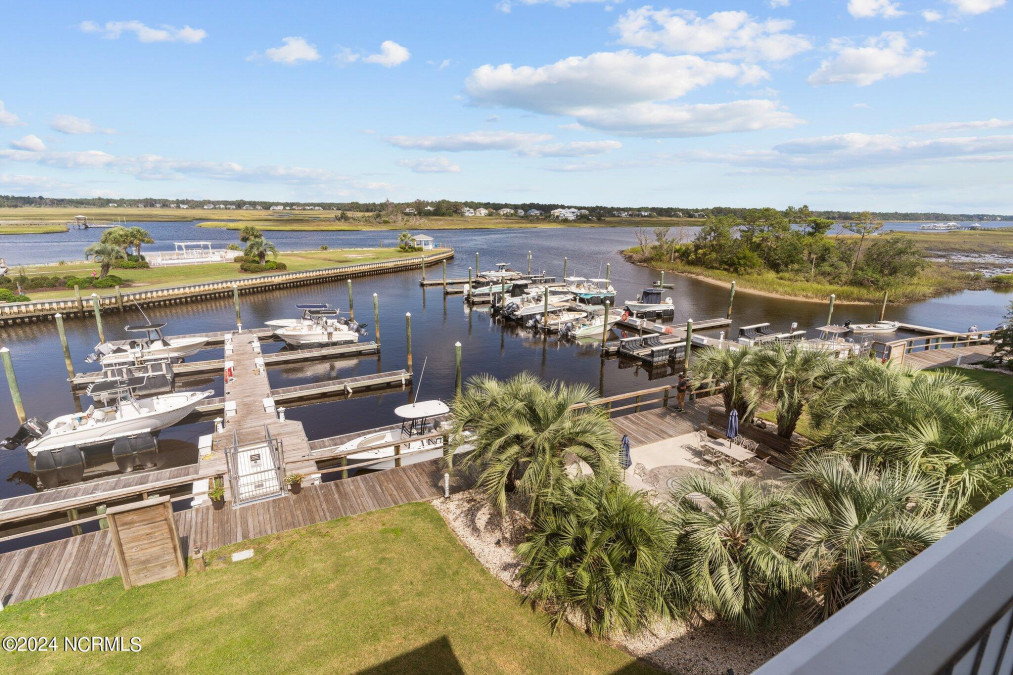 5400 Yacht Dr Oak Island, NC 28465