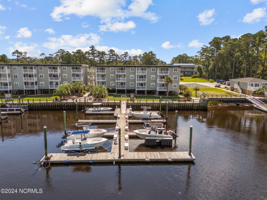 5400 Yacht Dr Oak Island, NC 28465