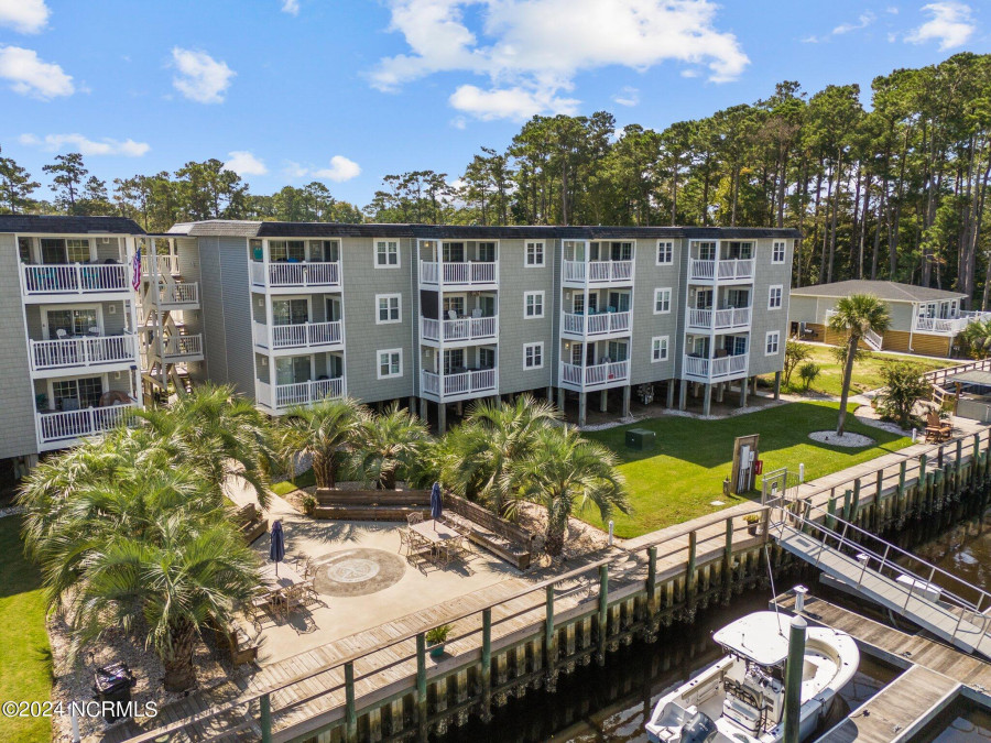 5400 Yacht Dr Oak Island, NC 28465