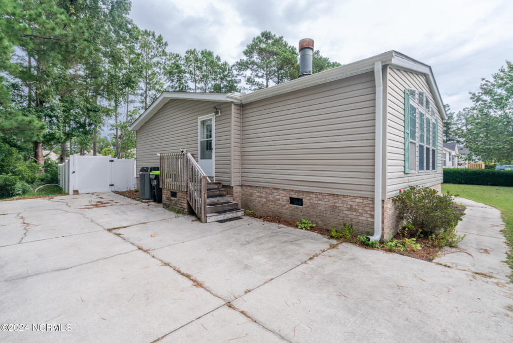 827 Bogie Ln Carolina Shores, NC 28467