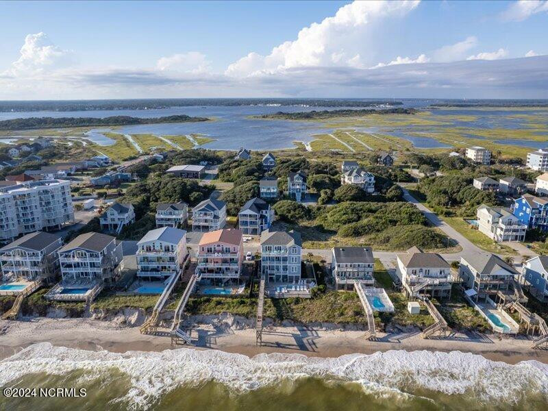 37 Porpoise Pl North Topsail Beach, NC 28460