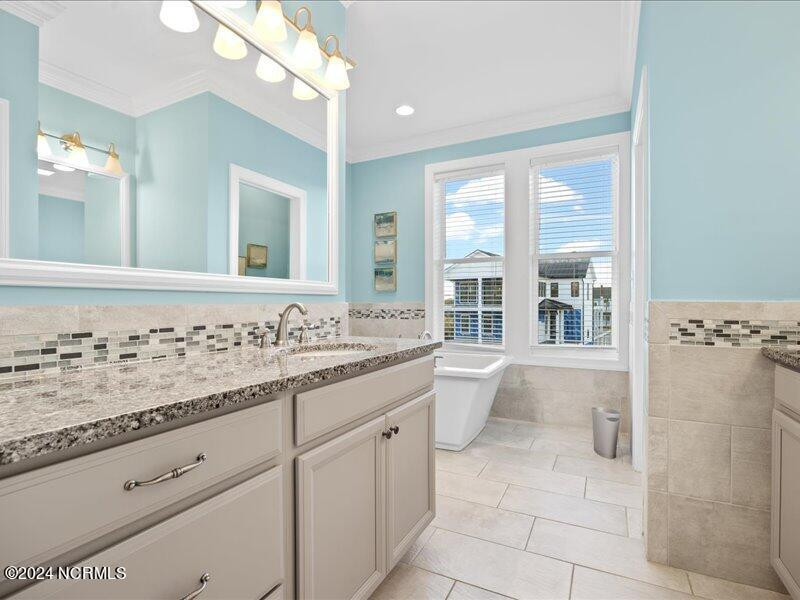 37 Porpoise Pl North Topsail Beach, NC 28460