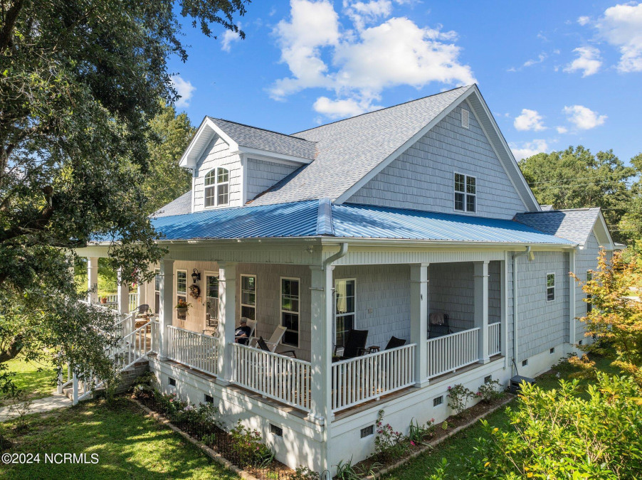 212 Lakeshore Dr Lake Waccamaw, NC 28450