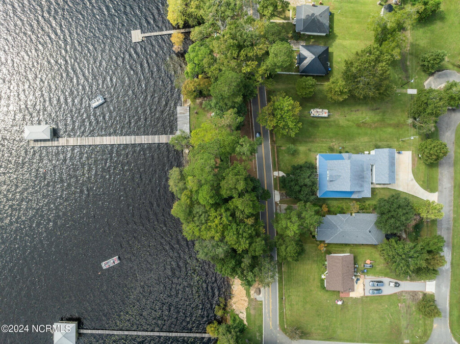 212 Lakeshore Dr Lake Waccamaw, NC 28450