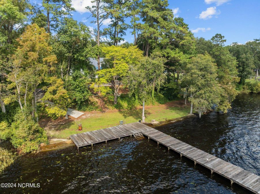 212 Lakeshore Dr Lake Waccamaw, NC 28450