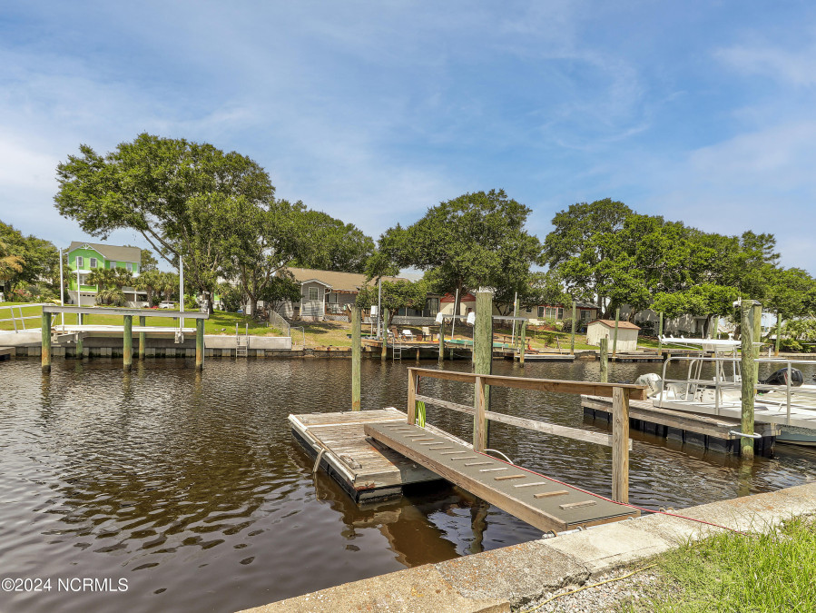 402 Tahiti Ct Carolina Beach, NC 28428