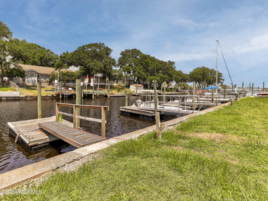 402 Tahiti Ct Carolina Beach, NC 28428