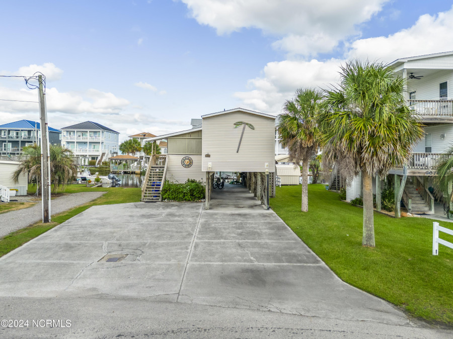 3078 3rd St Surf City, NC 28445