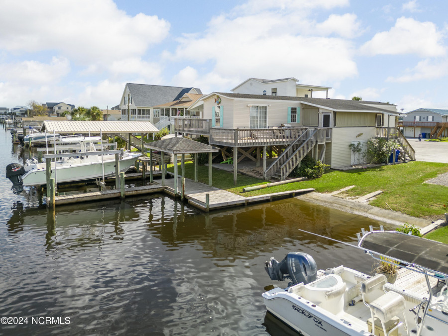 3078 3rd St Surf City, NC 28445