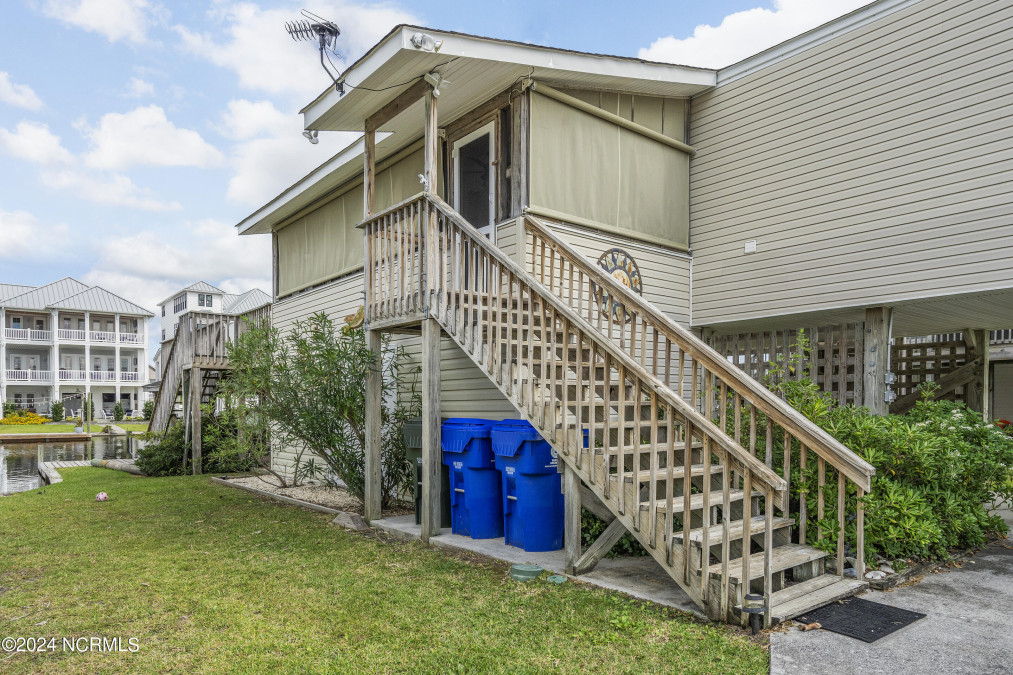 3078 3rd St Surf City, NC 28445