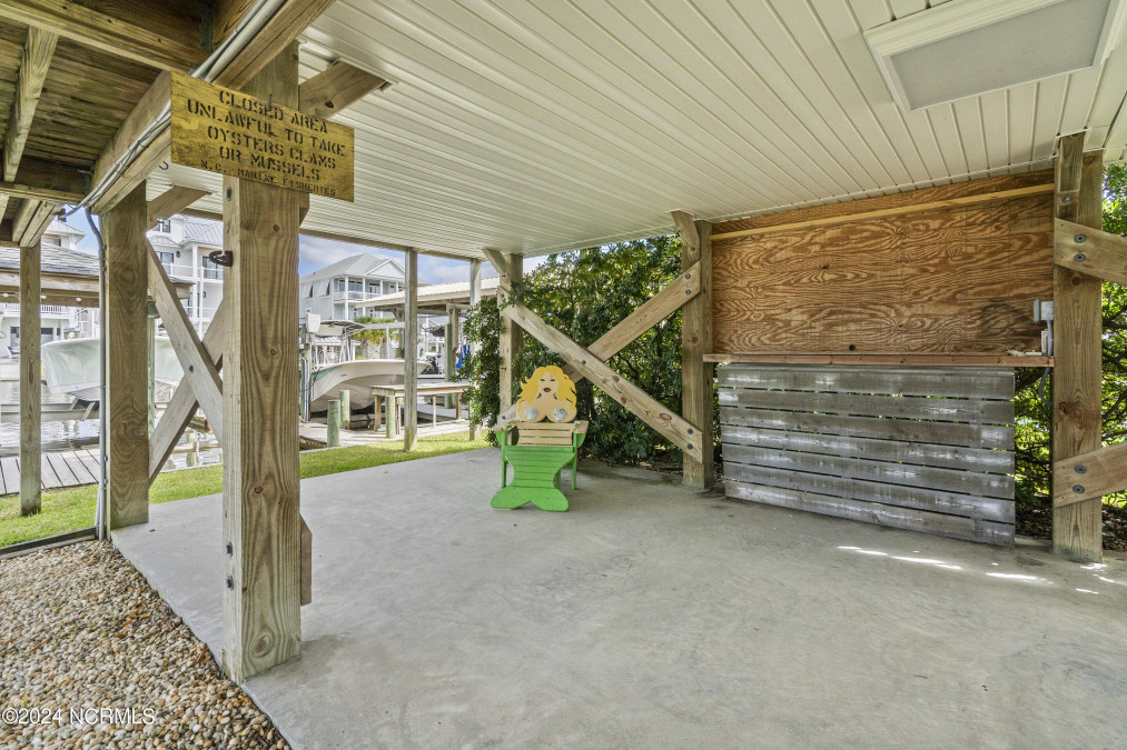 3078 3rd St Surf City, NC 28445