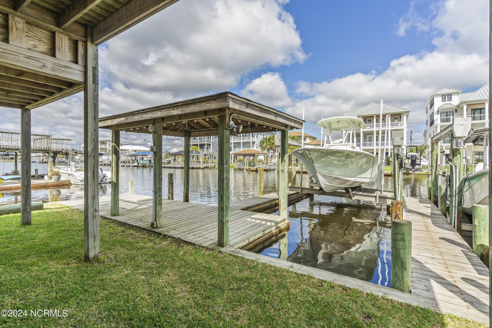 3078 3rd St Surf City, NC 28445