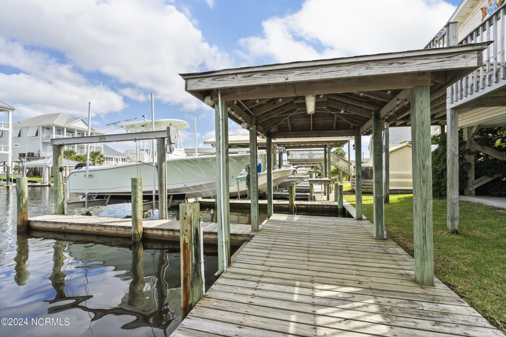 3078 3rd St Surf City, NC 28445