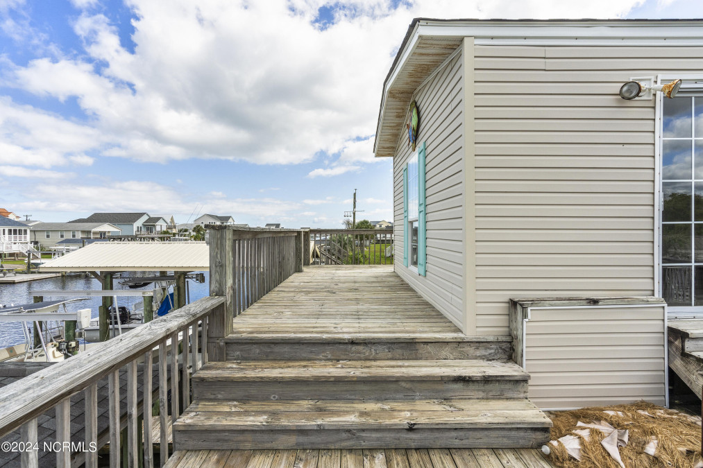 3078 3rd St Surf City, NC 28445