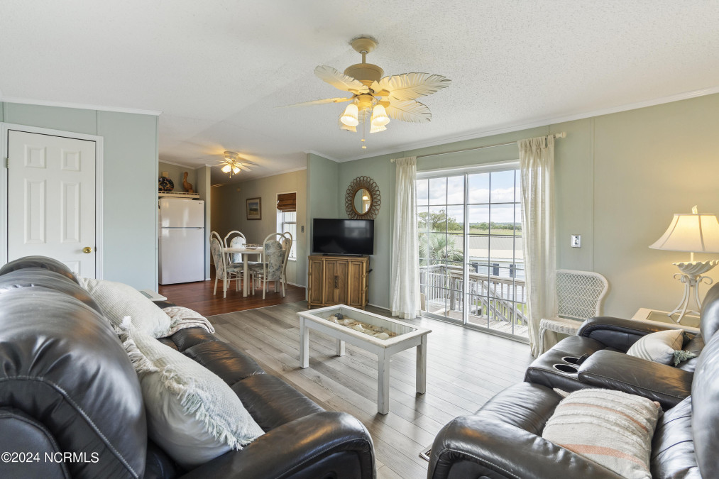 3078 3rd St Surf City, NC 28445