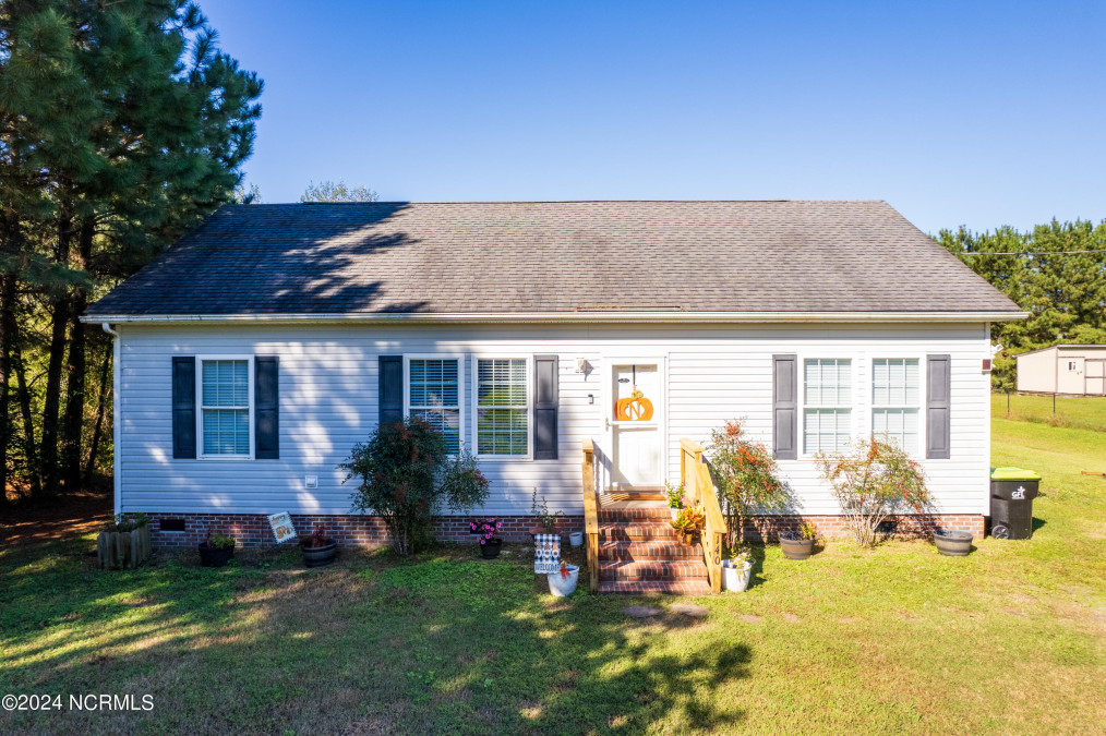 140 Lovers Ln Elizabeth City, NC 27909