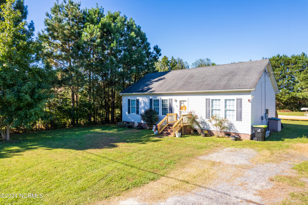 140 Lovers Ln Elizabeth City, NC 27909