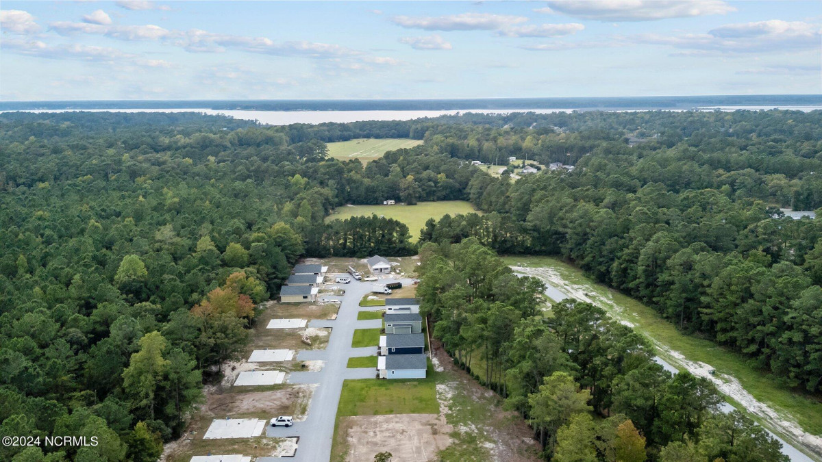 124 Long Pond Loop Swansboro, NC 28584