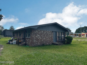 213 Burkhead St Whiteville, NC 28472