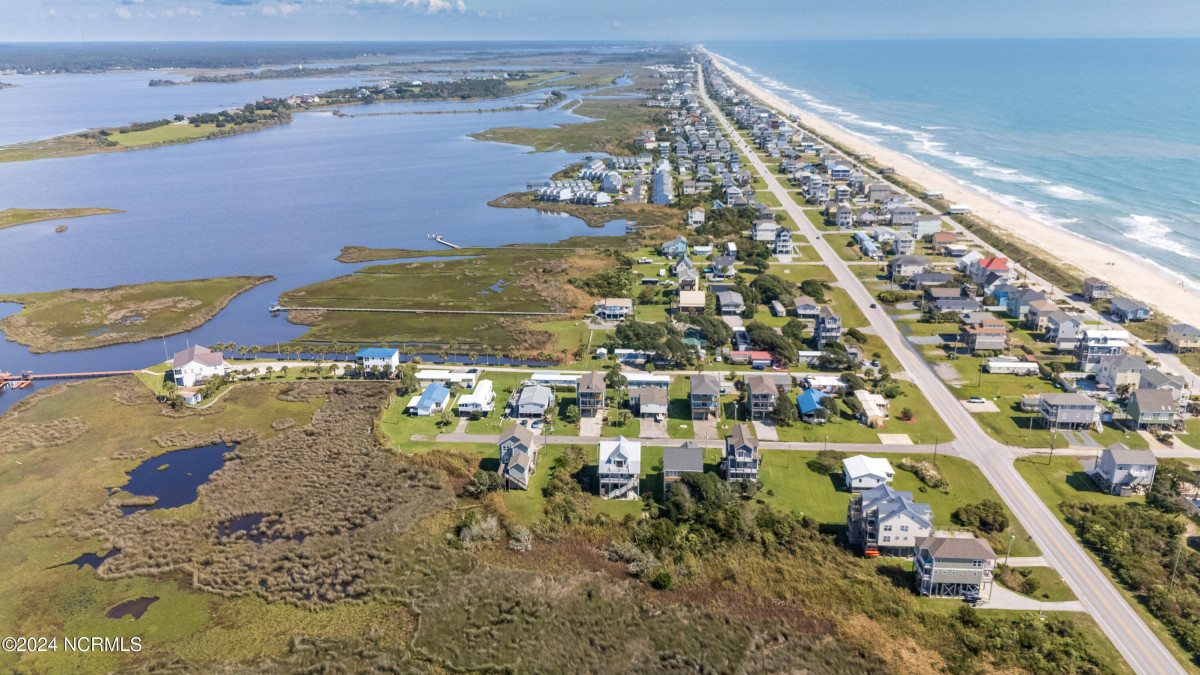 107 Phil Harris Ln North Topsail Beach, NC 28460