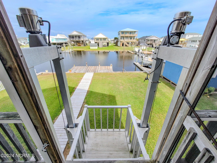 1038 1st St Surf City, NC 28445