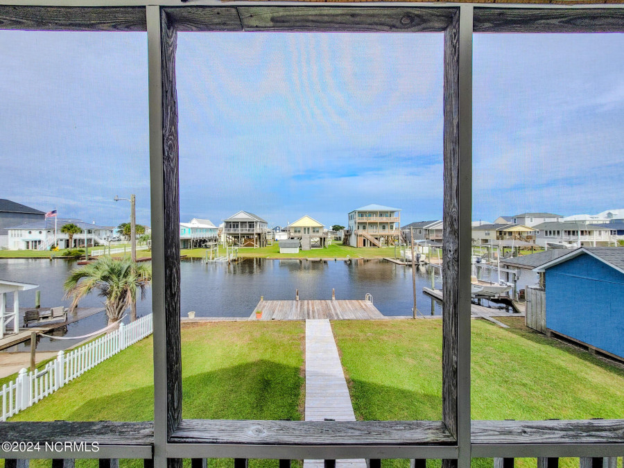 1038 1st St Surf City, NC 28445