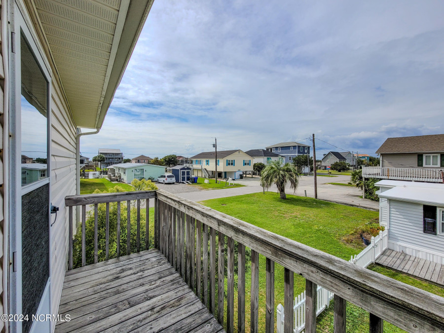 1038 1st St Surf City, NC 28445