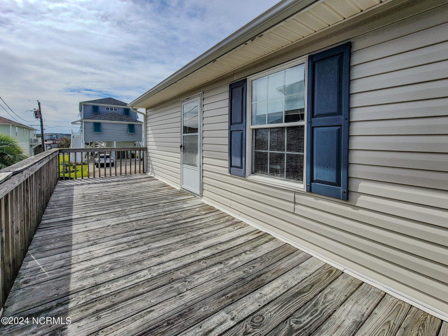 1038 1st St Surf City, NC 28445