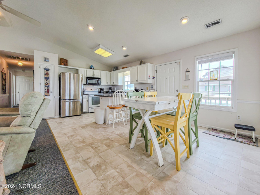 1038 1st St Surf City, NC 28445