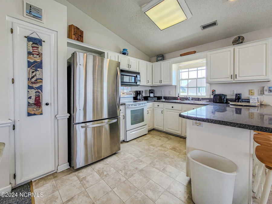 1038 1st St Surf City, NC 28445