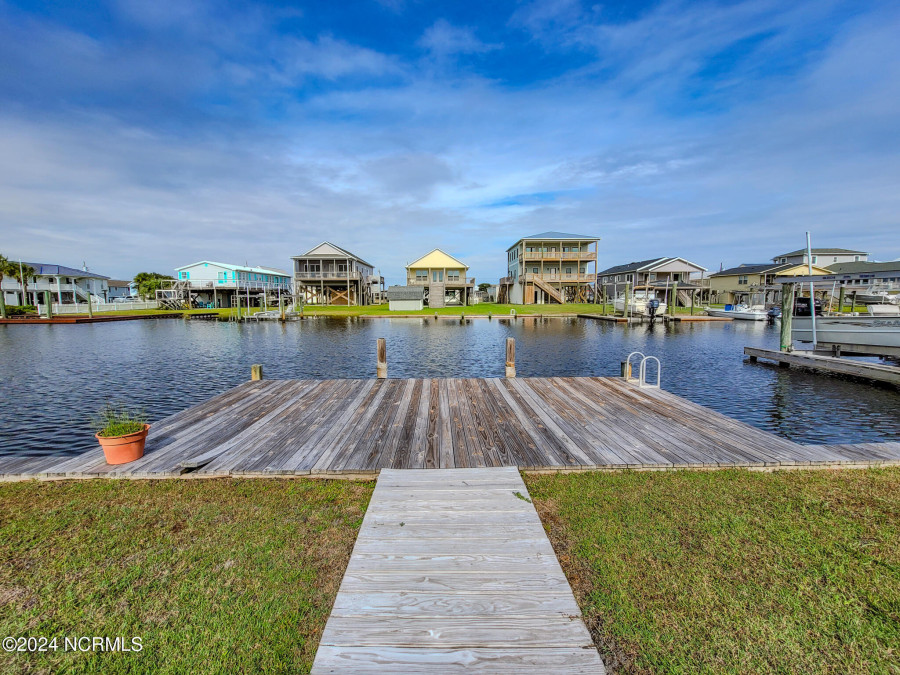 1038 1st St Surf City, NC 28445