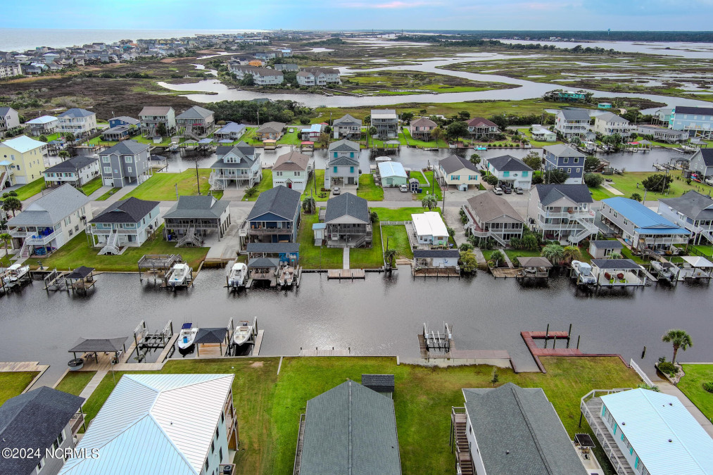 1038 1st St Surf City, NC 28445