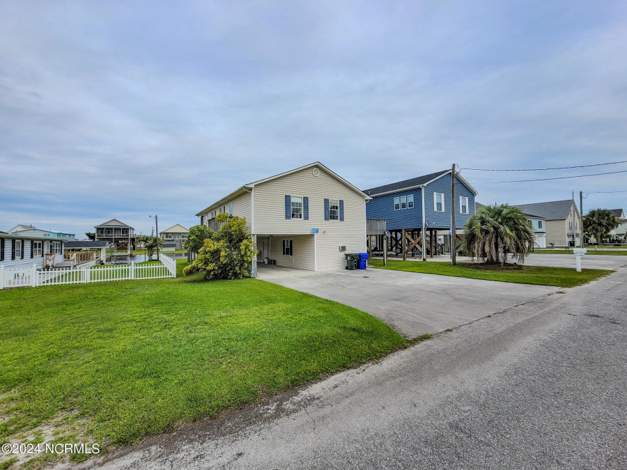 1038 1st St Surf City, NC 28445