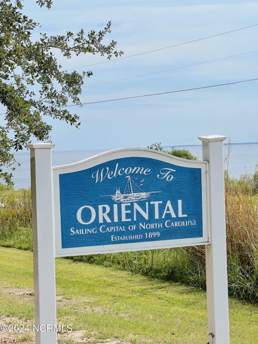 510 Broad St Oriental, NC 28571