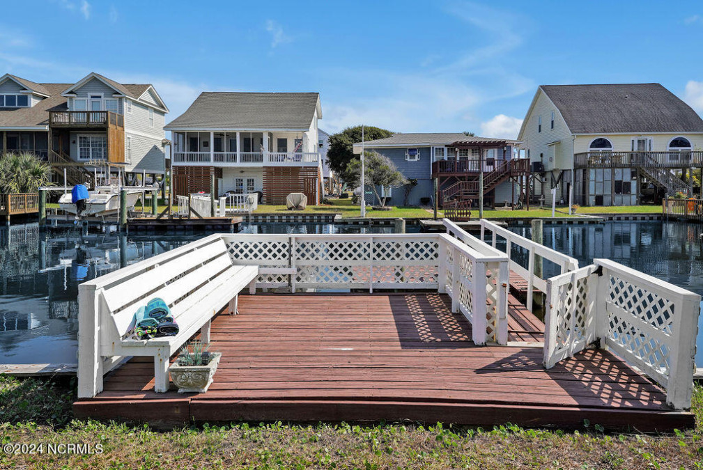 122 Marlin Dr Holden Beach, NC 28462