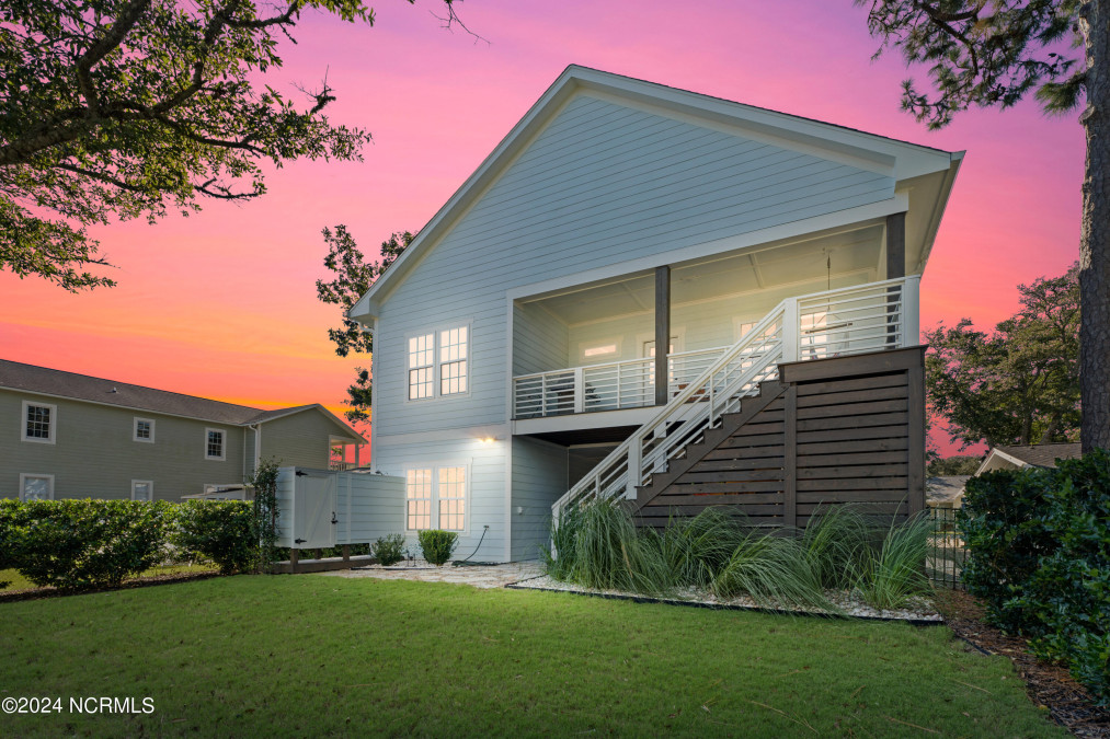 418 Sherrill St Oak Island, NC 28465