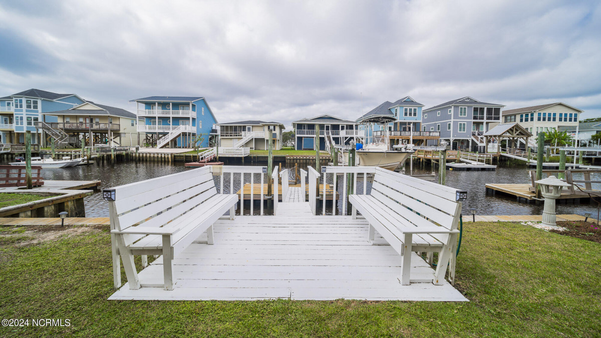 121 Tuna Dr Holden Beach, NC 28462