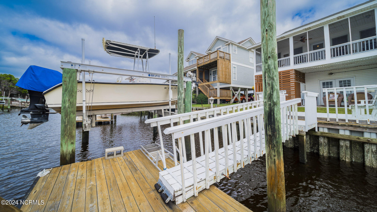 121 Tuna Dr Holden Beach, NC 28462