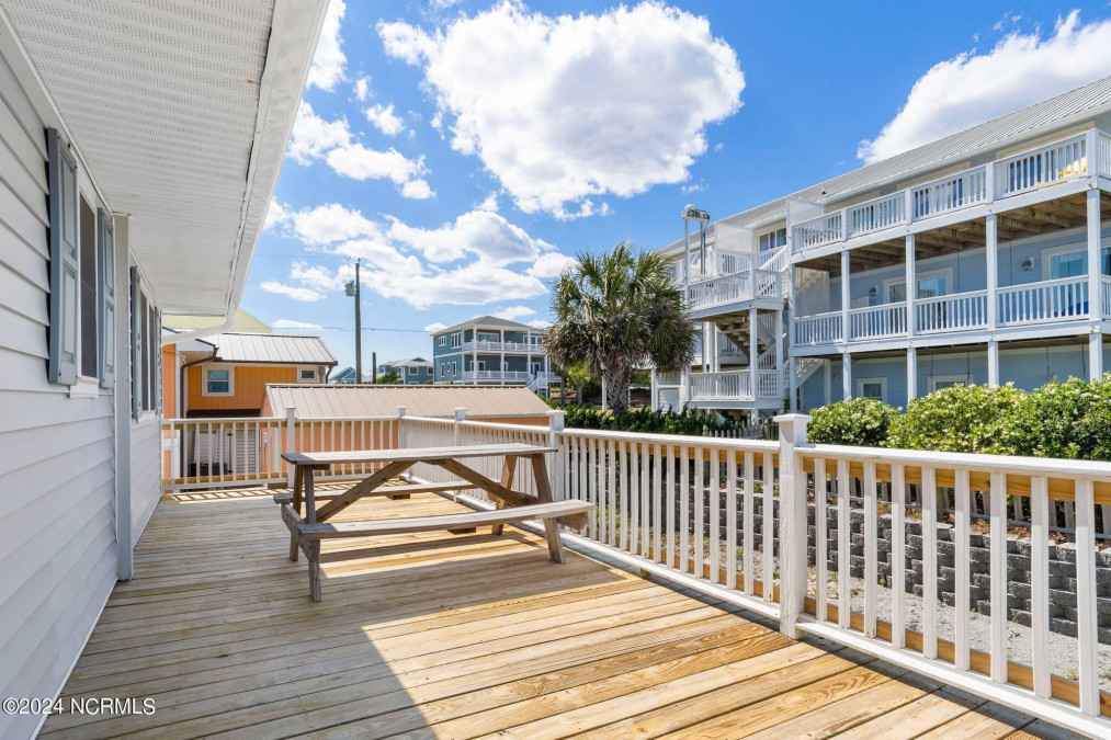 8608 Ocean View Dr Emerald Isle, NC 28594