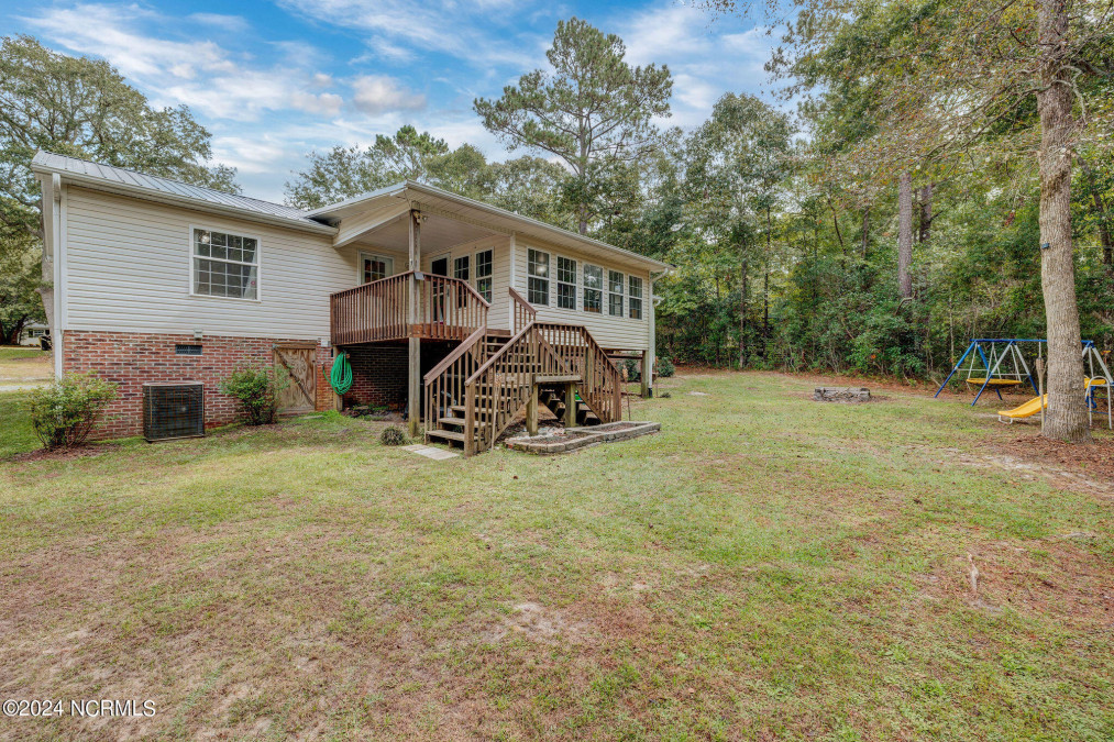 220 Groves Point Cir Hampstead, NC 28443