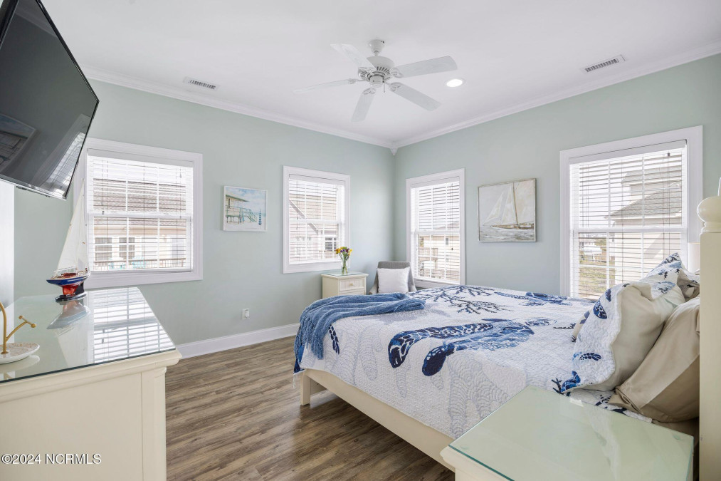 4476 Island Dr North Topsail Beach, NC 28460