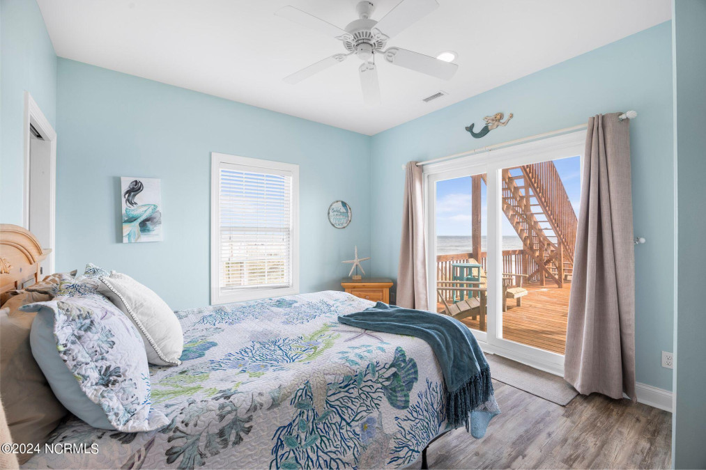 4476 Island Dr North Topsail Beach, NC 28460