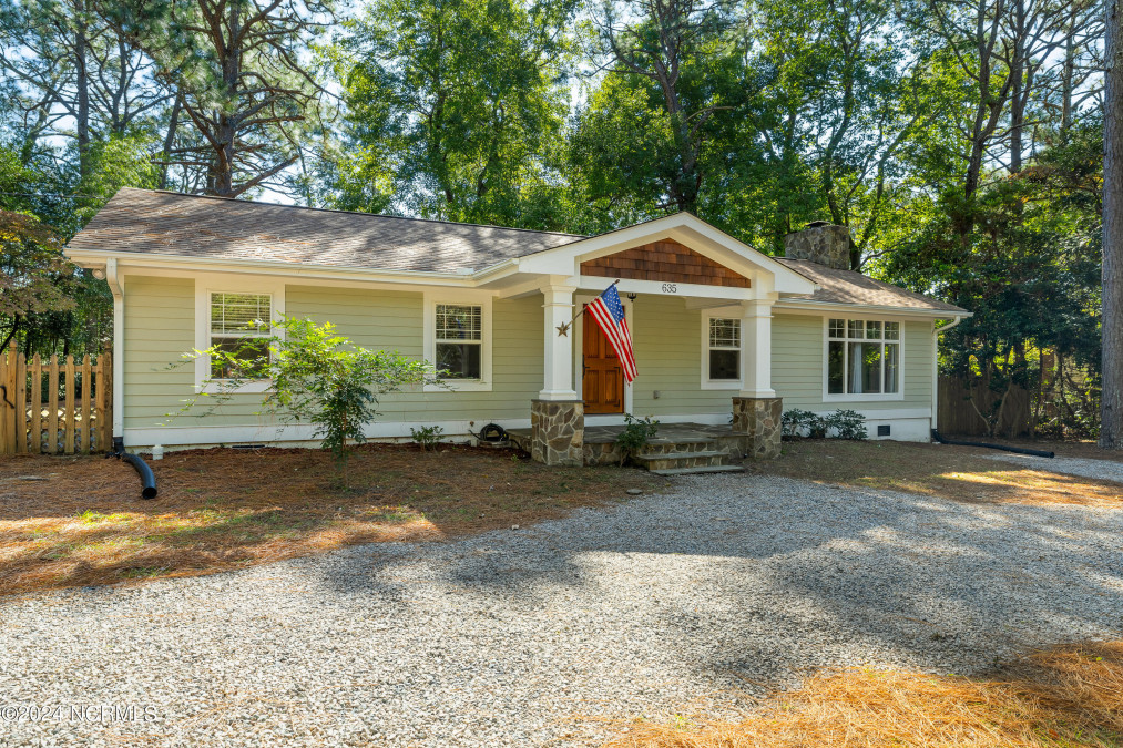 635 Fairway Dr Southern Pines, NC 28387