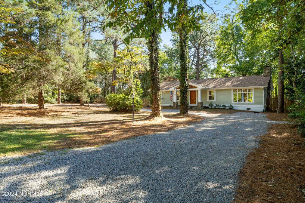 635 Fairway Dr Southern Pines, NC 28387