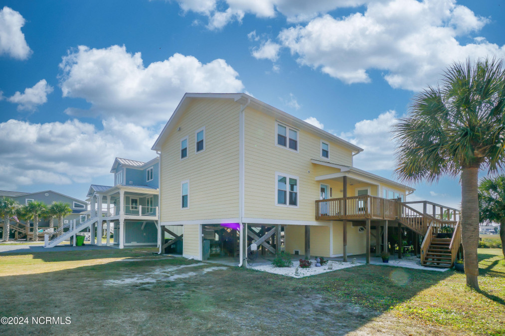 122 24th St Oak Island, NC 28465