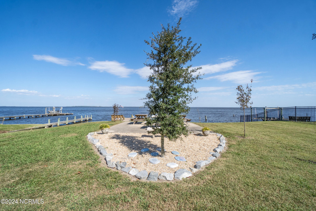 106 Sound Shore Dr Currituck, NC 27929